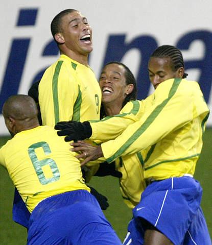 2002巴西vs韩国友谊赛